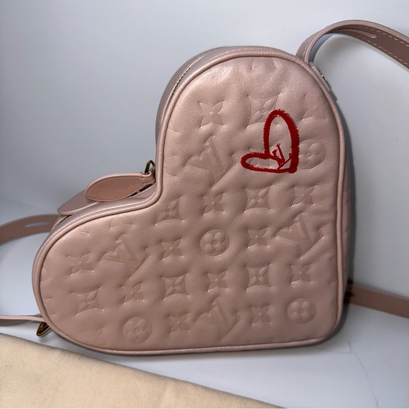 Louis Vuitton Lambskin Embossed Monogram Fall In Love Sac Coeur Light Pink - Picture 3 of 14